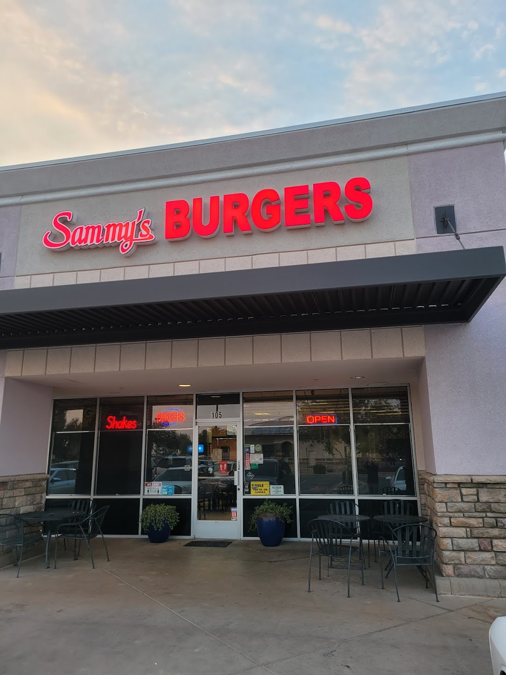 Sammys Burgers | 525 N Estrella Pkwy #105, Goodyear, AZ 85338, USA | Phone: (623) 932-0908