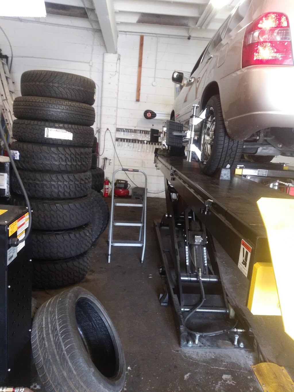 M & M Tires | 6612 SE Jenne Rd, Portland, OR 97236, USA | Phone: (503) 752-5484