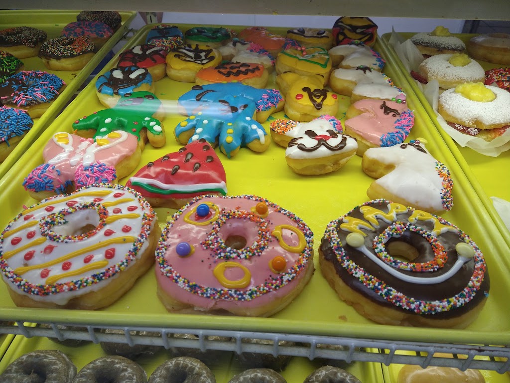 Crown Donut | B 325, Ranch Rd 620 Ste 102, Lakeway, TX 78734, USA | Phone: (512) 230-4247