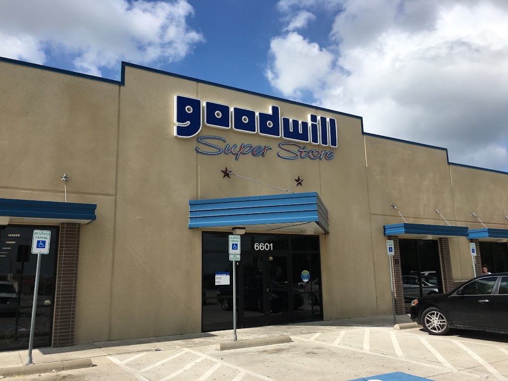 Goodwill Store - Lake Worth | 6601 Azle Ave, Lake Worth, TX 76135 | Phone: (817) 238-6100