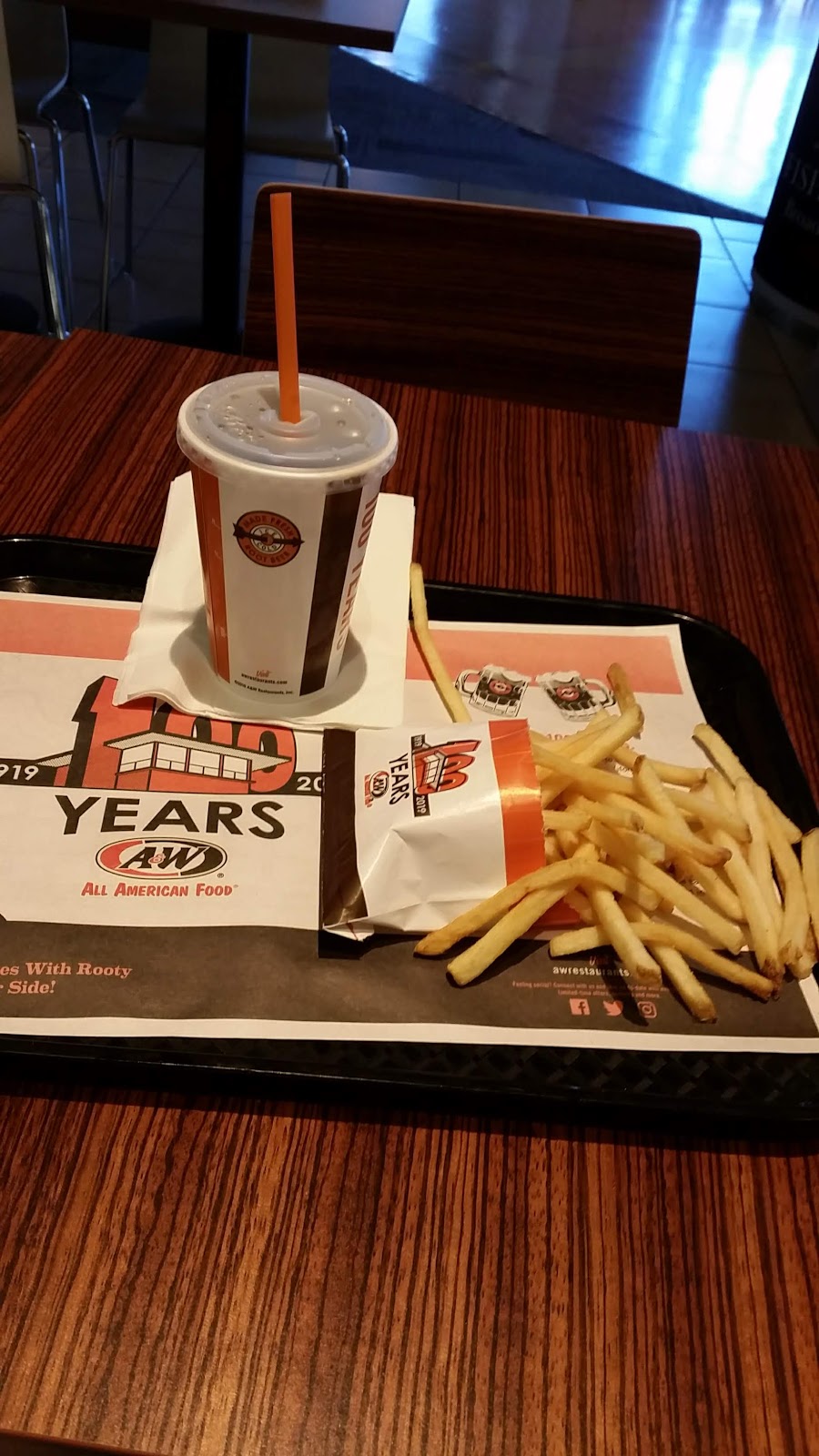 A&W Restaurant | 27500 Novi Rd, Novi, MI 48377, USA | Phone: (248) 349-8900