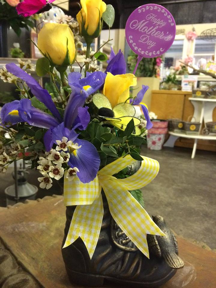 Petals & Bows Florist | 930 Virginia Rd, Edenton, NC 27932, USA | Phone: (252) 482-7475