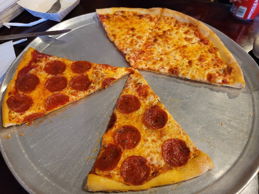 Giannas Pizza Center | 6975 W Broward Blvd, Plantation, FL 33317 | Phone: (954) 583-6009