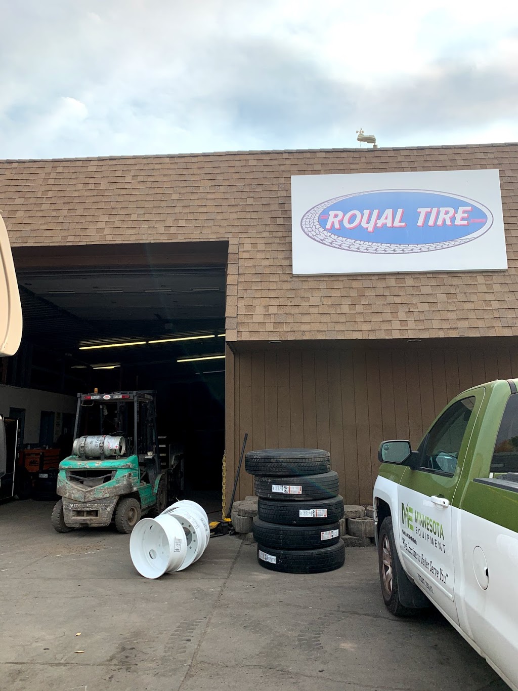 Royal Tire - Commercial Tires & Service | 12515 Pennsylvania Ave S, Savage, MN 55378, USA | Phone: (952) 252-0302