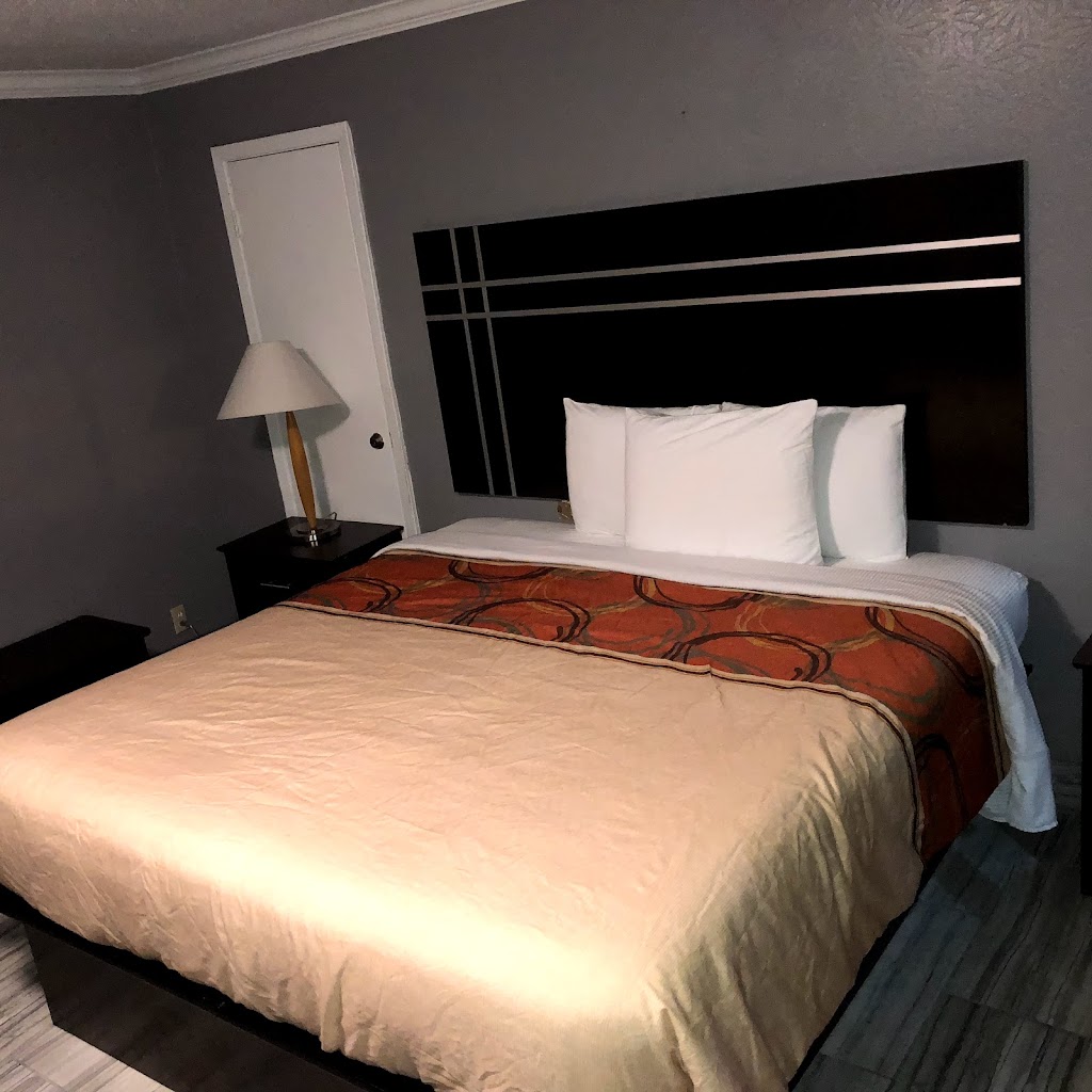 Executive Inn | 1601 N Saint Marys Street, Beeville, TX 78102, USA | Phone: (361) 358-4100