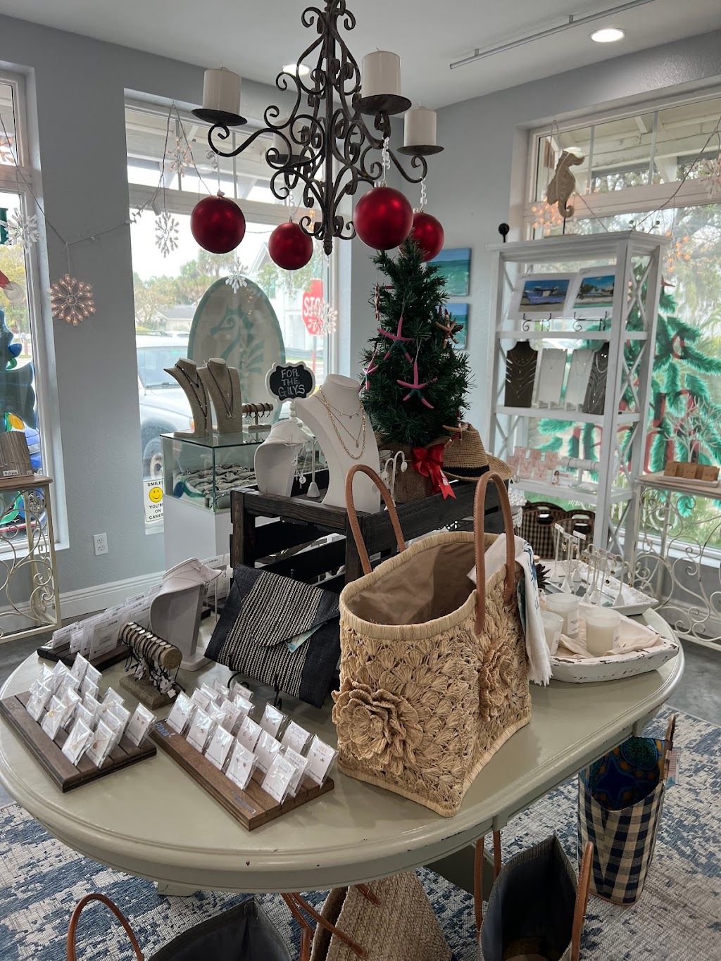 Island Charms | 218C Pine Ave, Anna Maria, FL 34216, USA | Phone: (941) 242-0253