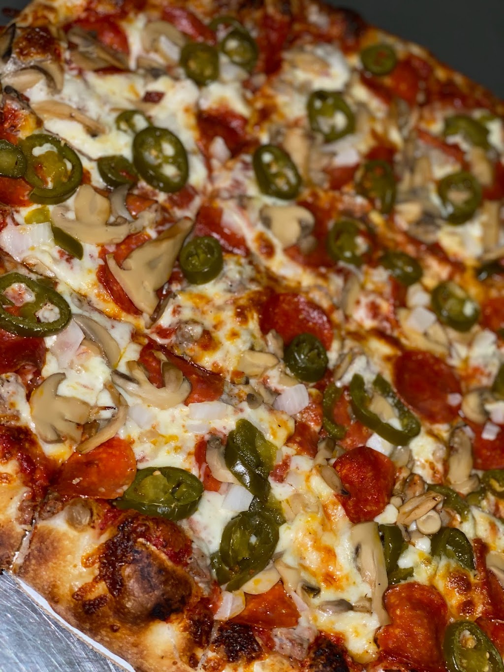 Fidencios Pizza Restaurant | 2344 S 27th St, Milwaukee, WI 53215, USA | Phone: (414) 885-0033