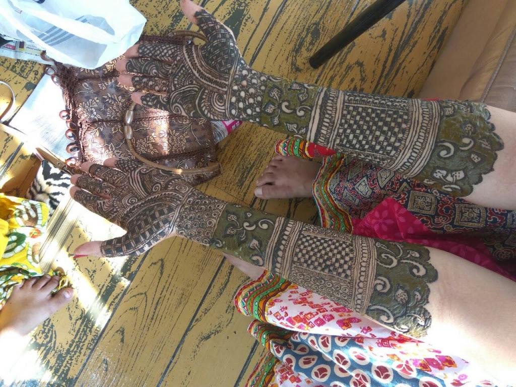 Tannu Mehndi Designer | B/16, Mohammedi Society, Nr. Shah-e-alam Gate, Shah-e-alam, Mohammadi Society, Danilimda, Ahmedabad, Gujarat 380028, India | Phone: 089806 62929