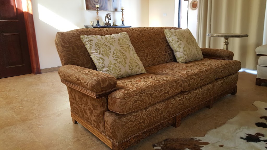 Loveseat Upholstery | 923 Petaluma Blvd N, Petaluma, CA 94952, USA | Phone: (707) 763-9665