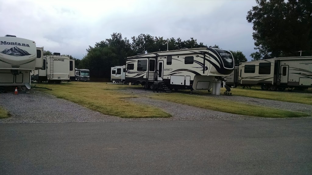 Pecan Grove RV Resort | 600 W Almar Dr, Chickasha, OK 73018, USA | Phone: (405) 320-5690