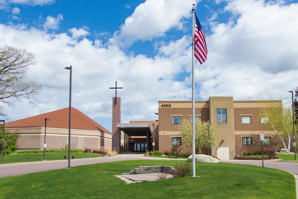 United Christian Academy | 4300 W 98th St, Bloomington, MN 55437, USA | Phone: (952) 831-8686