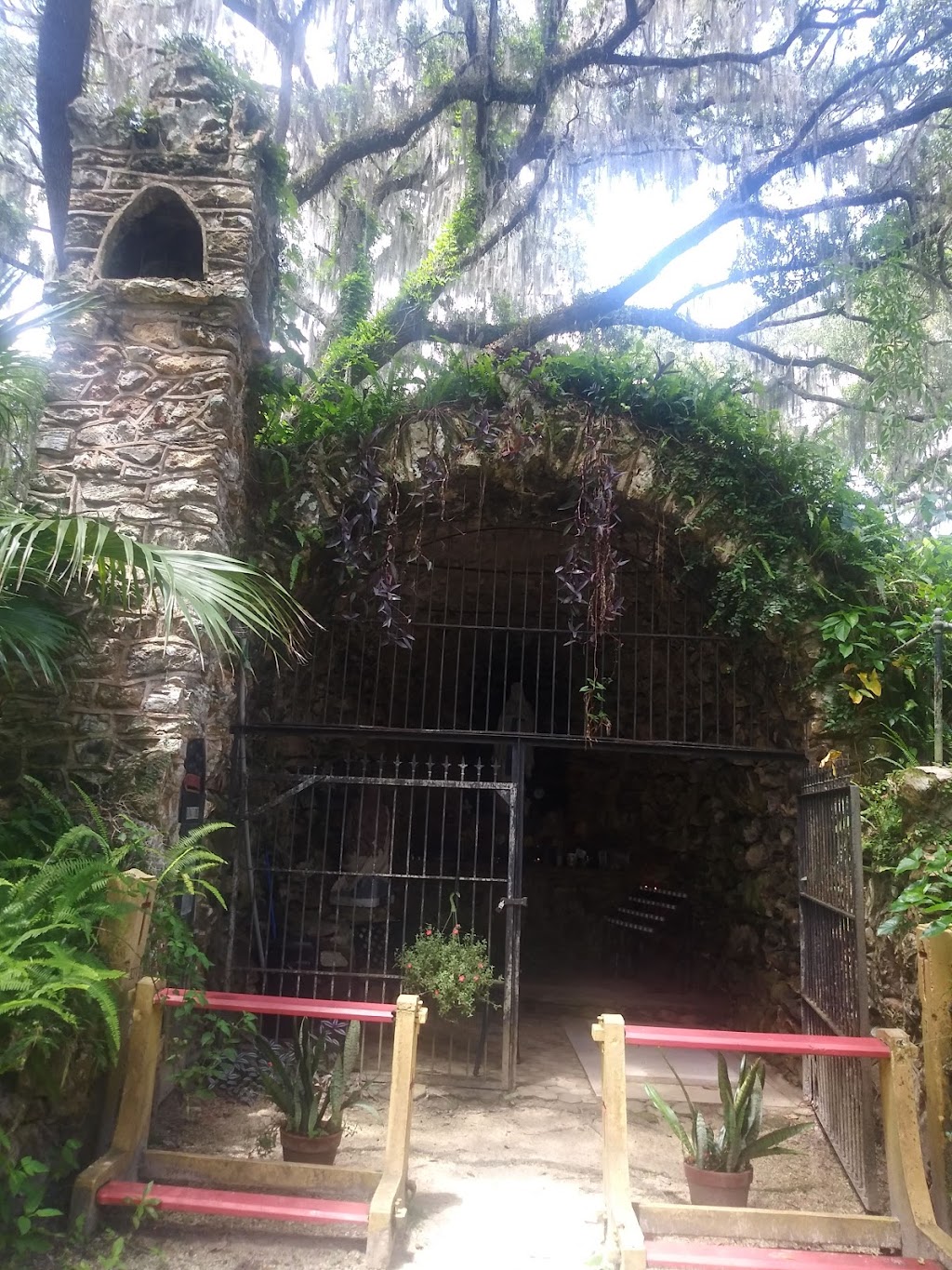 Grotto of Our Lady of Lourdes and Gethsemane Grotto | Golf Dr, San Antonio, FL 33576, USA | Phone: (352) 588-8624