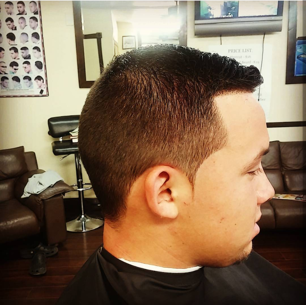 Fredos Barbershop | 300 Atlantic Dr #6, Key Largo, FL 33037, USA | Phone: (305) 896-2460