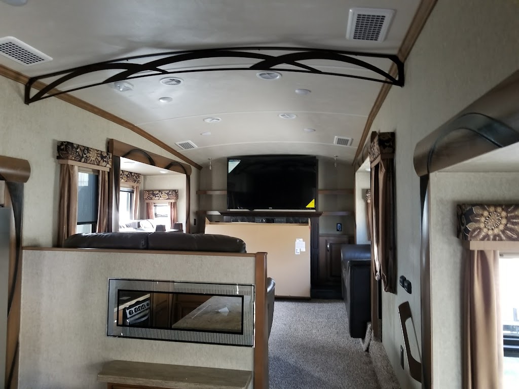 AC Nelsen RV World - Omaha | 11818 L St, Omaha, NE 68137, USA | Phone: (402) 333-1122