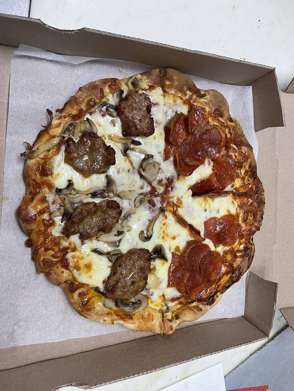 Doughboys Pizza & Wings | 5402 Lake Rd, Sheffield Lake, OH 44054, USA | Phone: (440) 949-8102