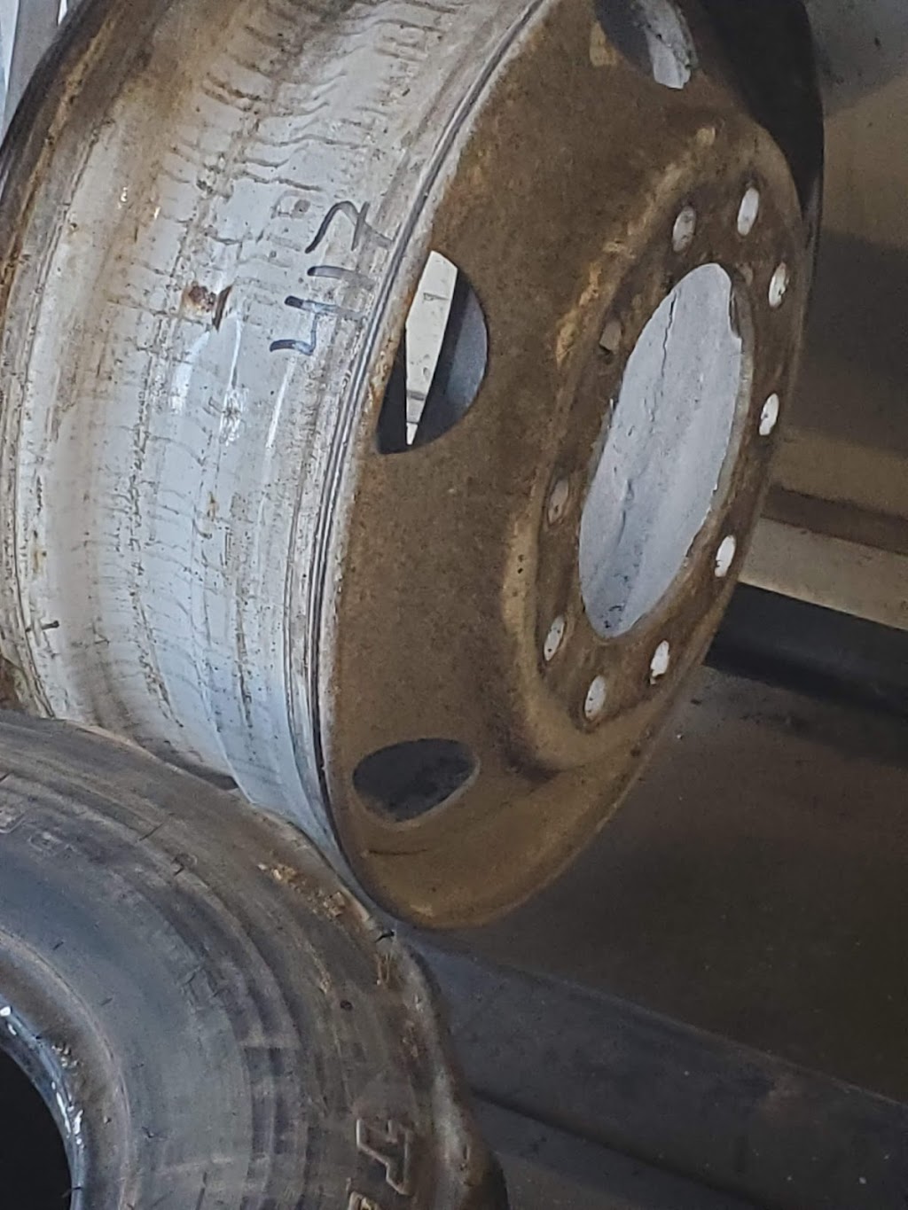 Hollingsworth Tire Pros | 498 Industrial Dr, Springfield, TN 37172, USA | Phone: (615) 384-2451