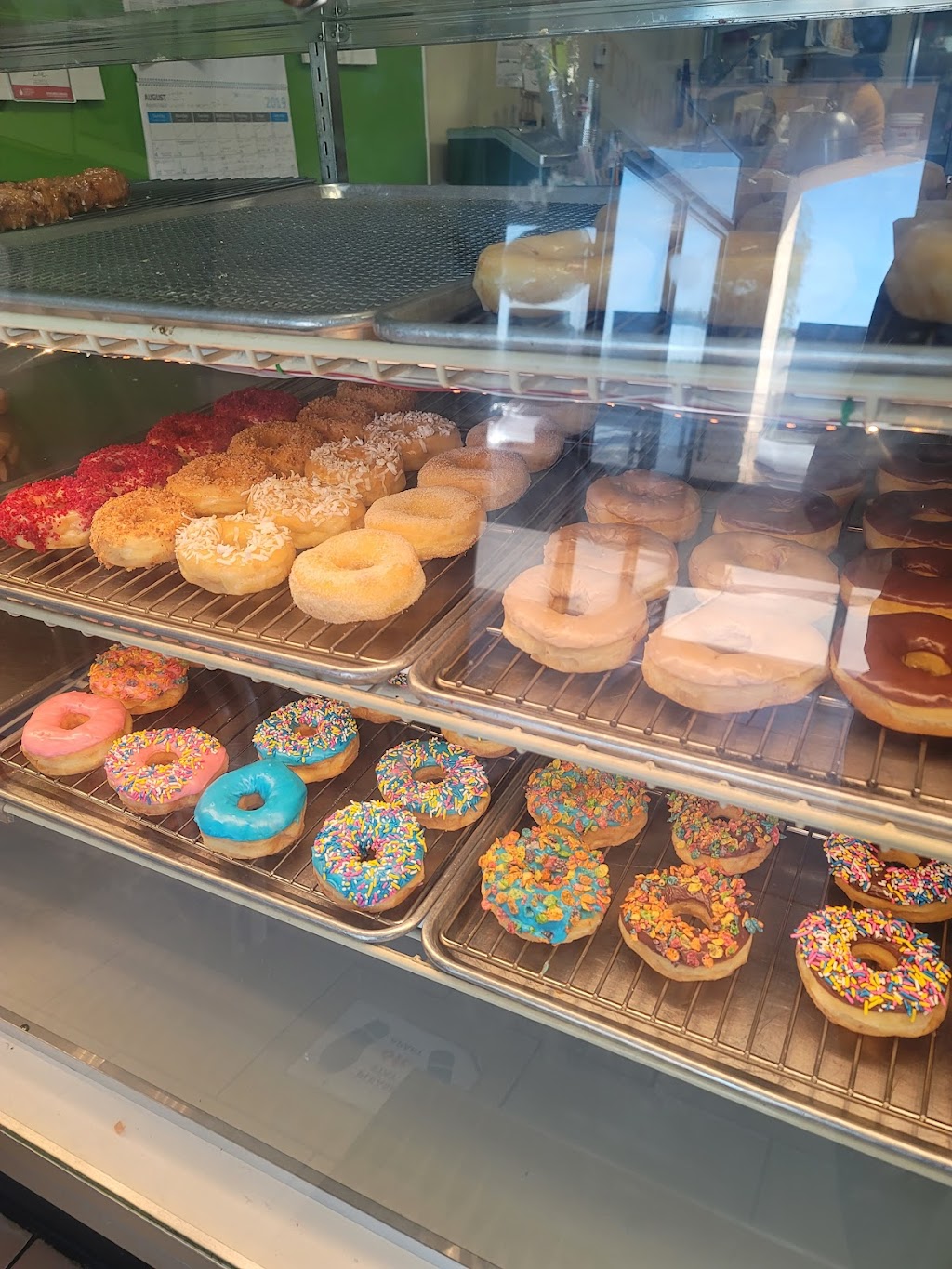 Rainbow Donuts & Smoothies | 1960 W Ray Rd, Chandler, AZ 85224, USA | Phone: (480) 963-8888