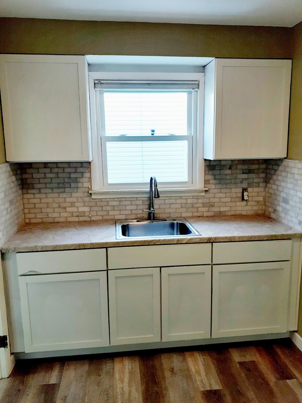 Around The House Remodeling Service | 489 Harvey Ave, Pontiac, MI 48341 | Phone: (248) 818-3942