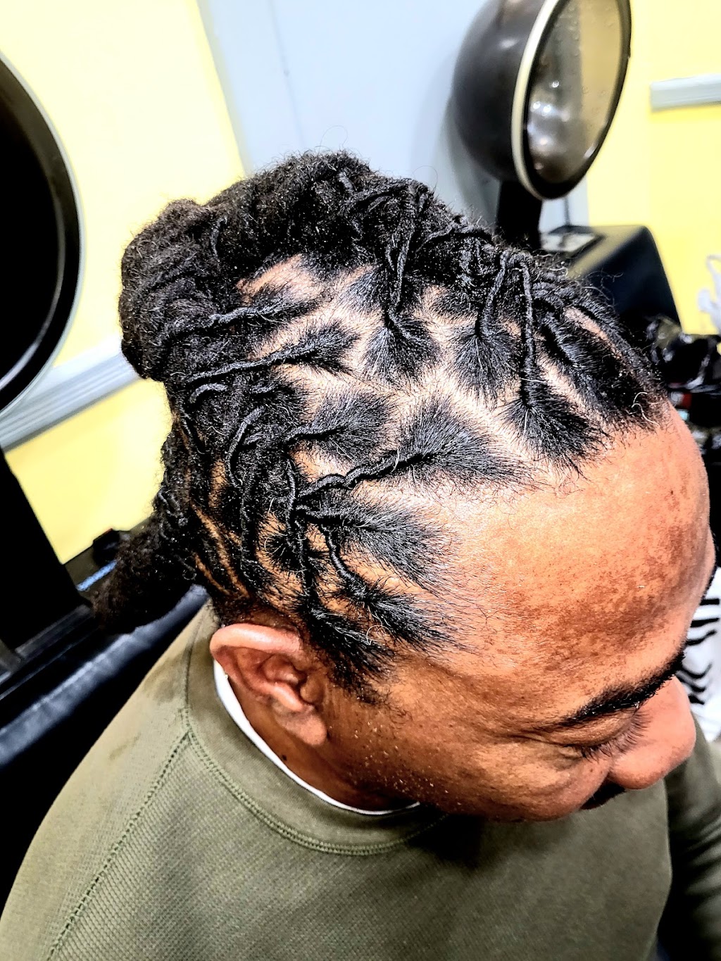 LAGOS BARBERS & HAIR BRAIDING | 5458 Annapolis Rd, Bladensburg, MD 20710, USA | Phone: (202) 360-5466