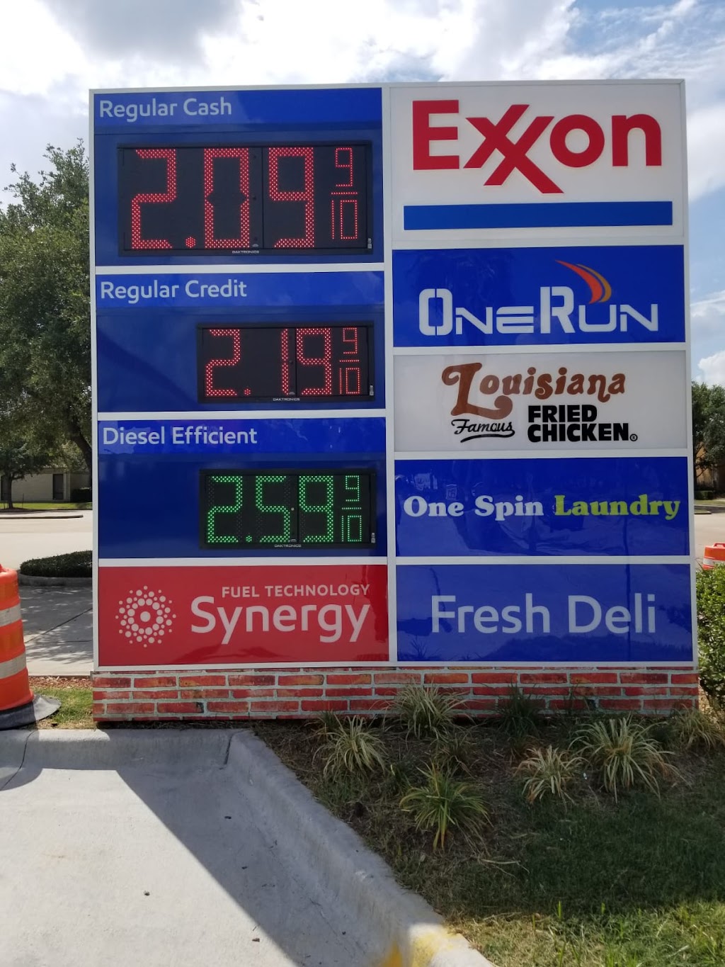 Exxon | 2347 S Kirkwood Rd B, Houston, TX 77077, USA | Phone: (346) 219-2639