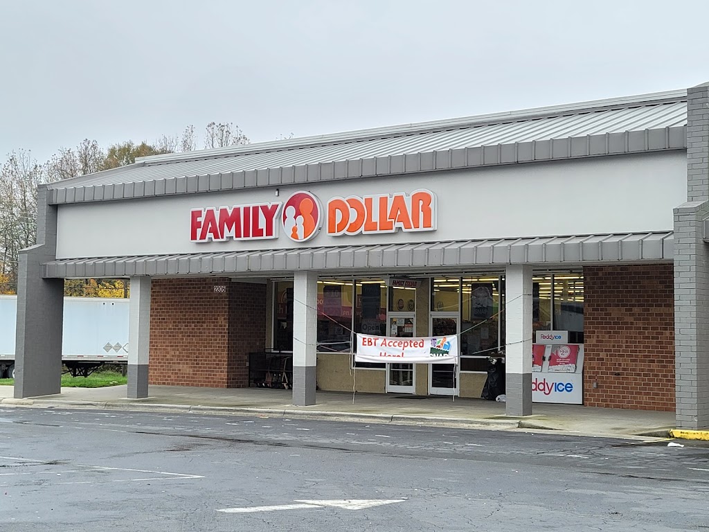 Family Dollar | 2206 W Webb Ave, Burlington, NC 27217, USA | Phone: (336) 290-0128