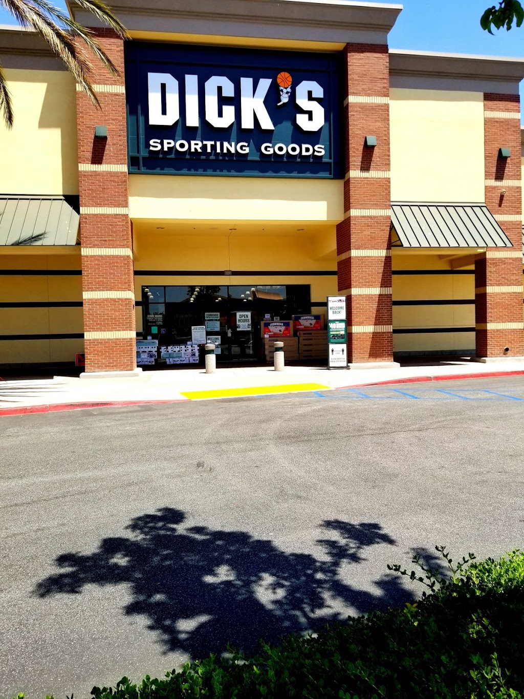 DICKS Sporting Goods | 12399 Limonite Ave, Eastvale, CA 91752, USA | Phone: (951) 727-5212