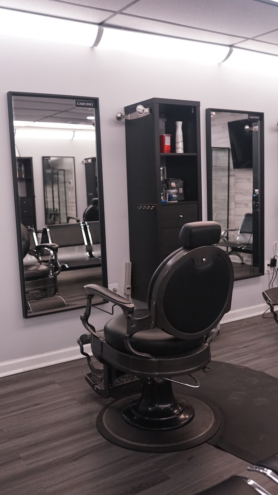 Upscale Cuts | 501 McBride Ave, Woodland Park, NJ 07424, USA | Phone: (973) 996-4566