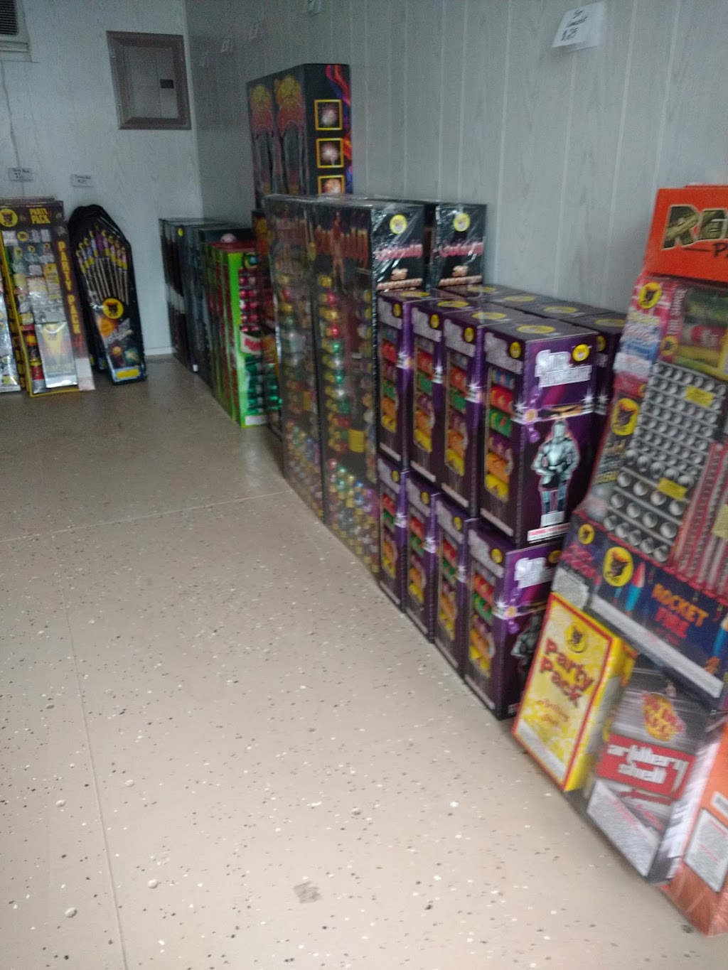 P Willy FIREWORKS #4 | 28000 County Rd 222, Bremen, AL 35033, USA | Phone: (256) 339-1525