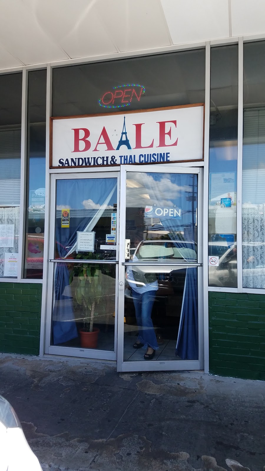 Ba-Le Sandwich & Thai Cuisine | 3131 N Nimitz Hwy, Honolulu, HI 96819, USA | Phone: (808) 836-1668