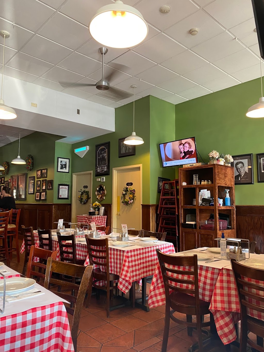 Grimaldis Pizzeria | 980 Franklin Ave, Garden City, NY 11530 | Phone: (516) 294-6565