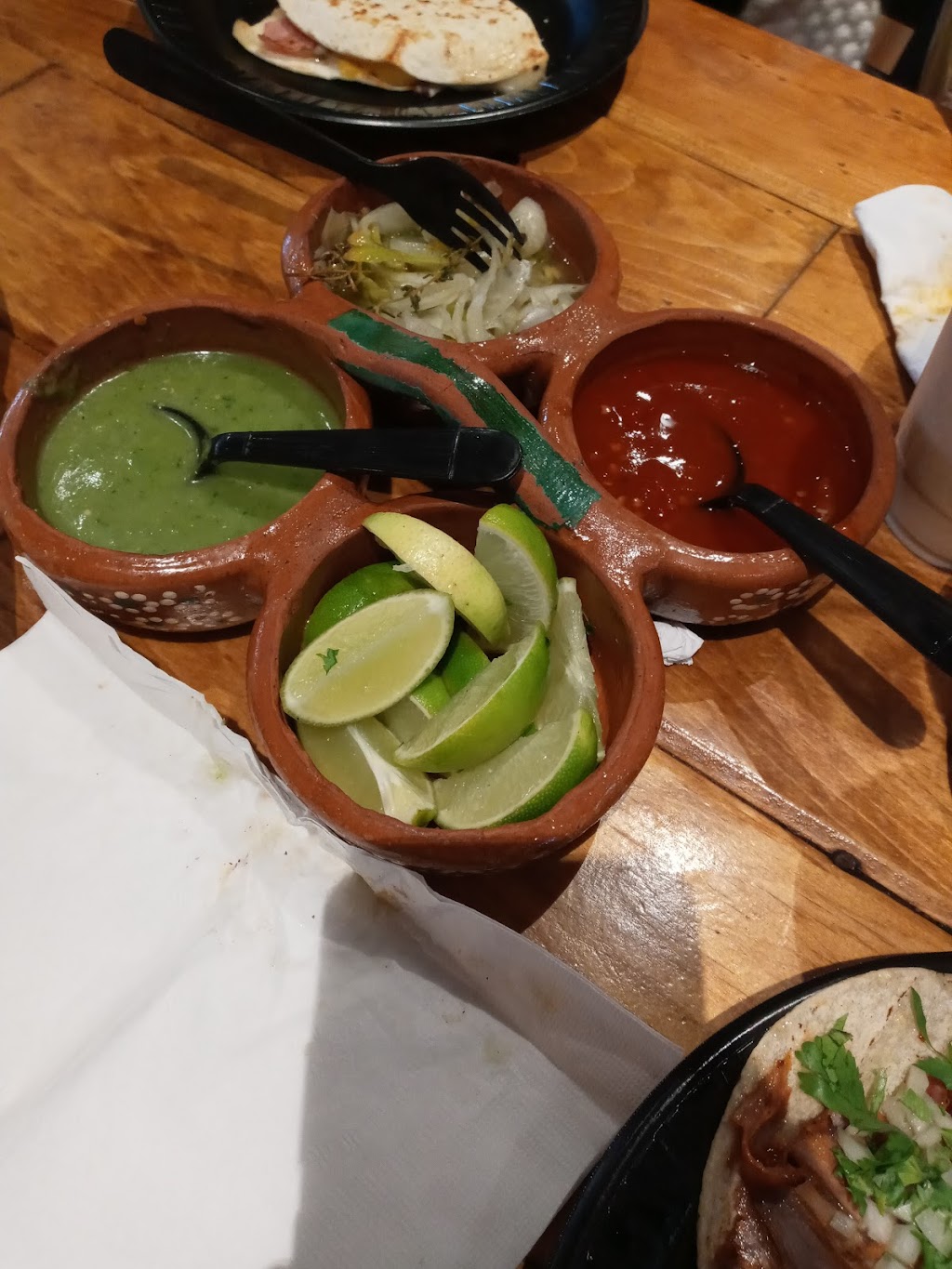 Taqueria Los Güeros | 231 Monroe St, Passaic, NJ 07055, USA | Phone: (973) 472-1091