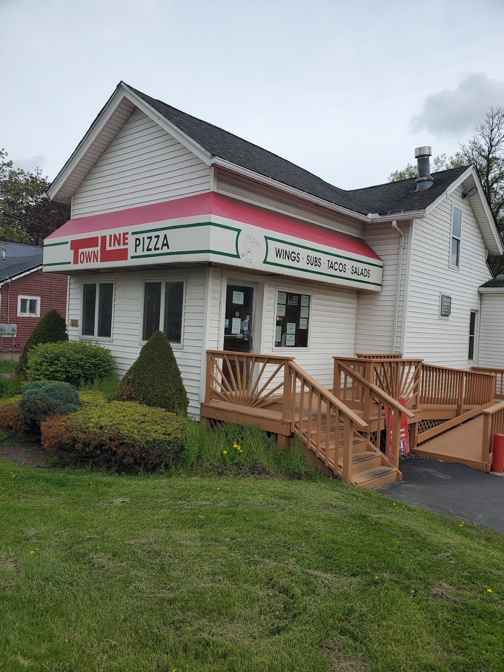 Town Line Pizzeria | 11048 Broadway, Alden, NY 14004, USA | Phone: (716) 684-0414