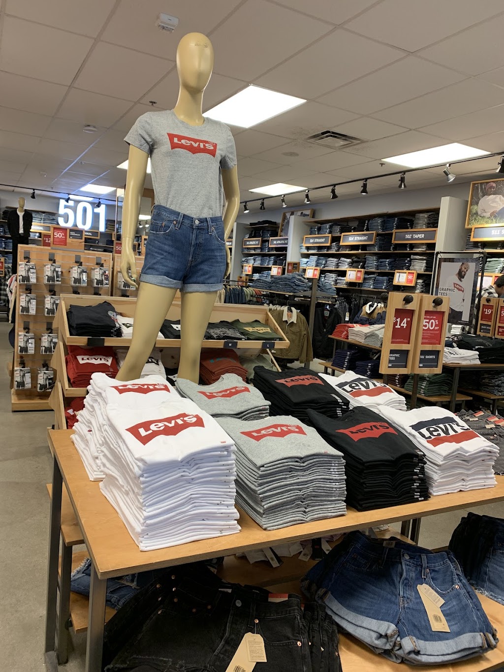 Levis Outlet Store | 5461 Factory Shops Blvd Suite- 845, Ellenton, FL 34222, USA | Phone: (941) 722-7578