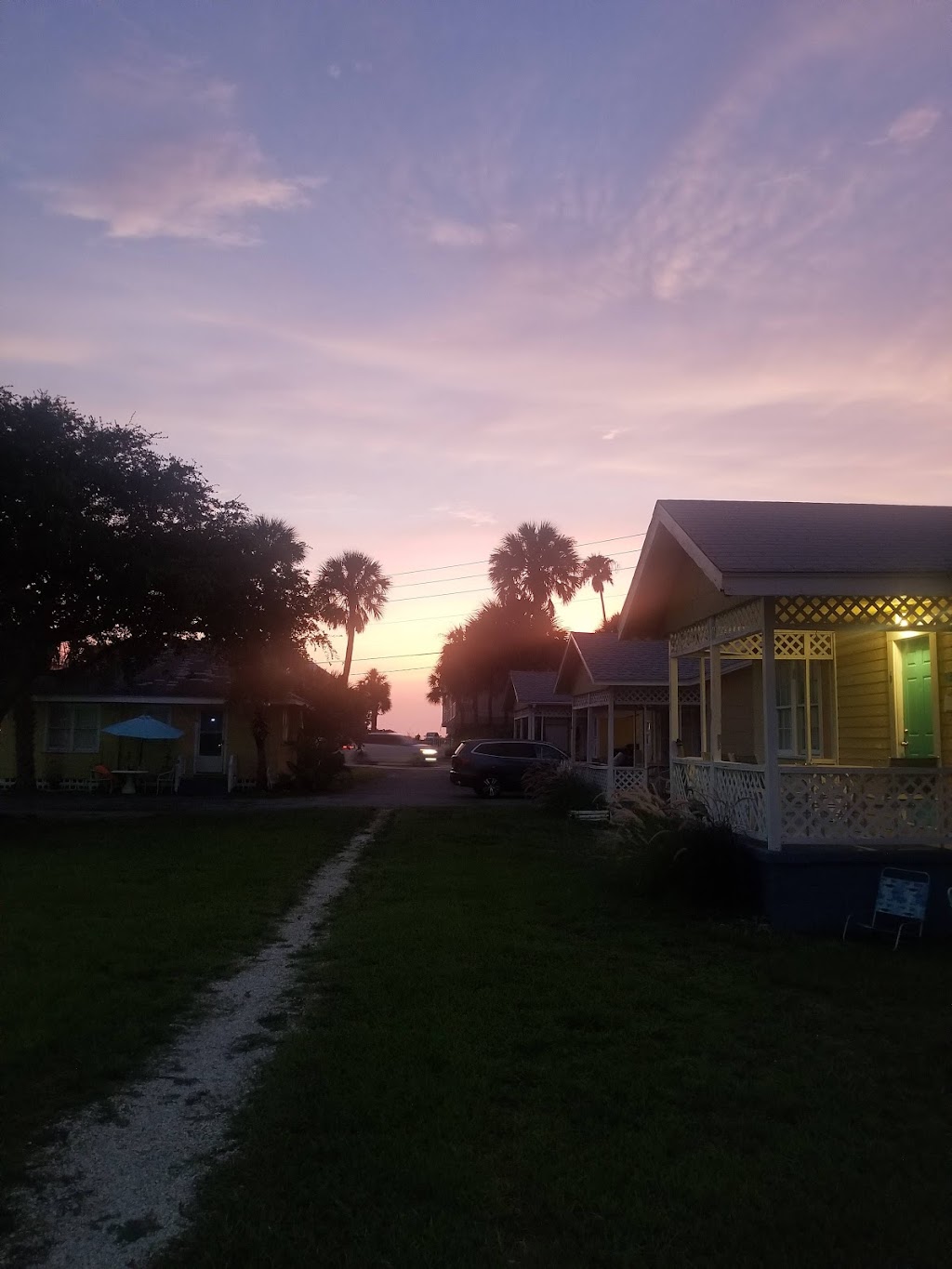 Sunshine Cozy Cottages LLC | 701 Gulf Blvd, Indian Rocks Beach, FL 33785, USA | Phone: (727) 595-3000