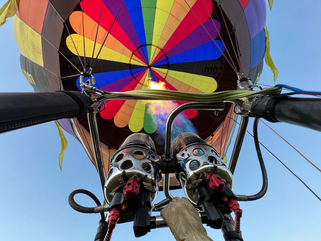 Gentle Breeze Hot Air Balloon Lebanon OH | 2460 Greentree Rd Hangar 8J, 2460 Greentree Rd, Lebanon, OH 45036 | Phone: (513) 932-9007