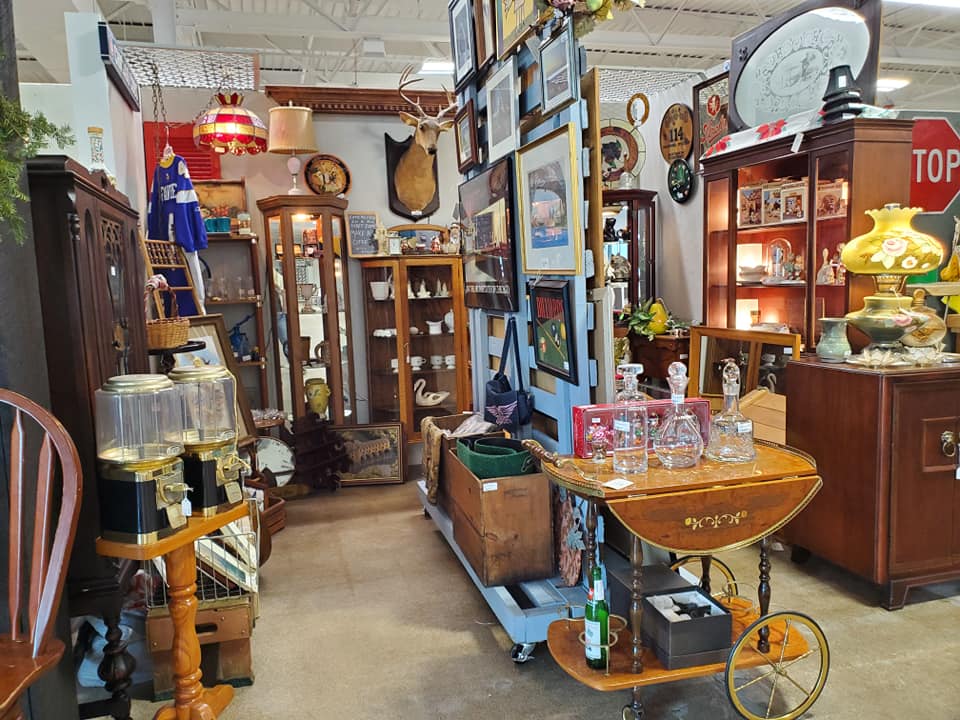 Americas Antique Mall - Highland | 8311 Indianapolis Blvd, Highland, IN 46322, USA | Phone: (219) 237-2386