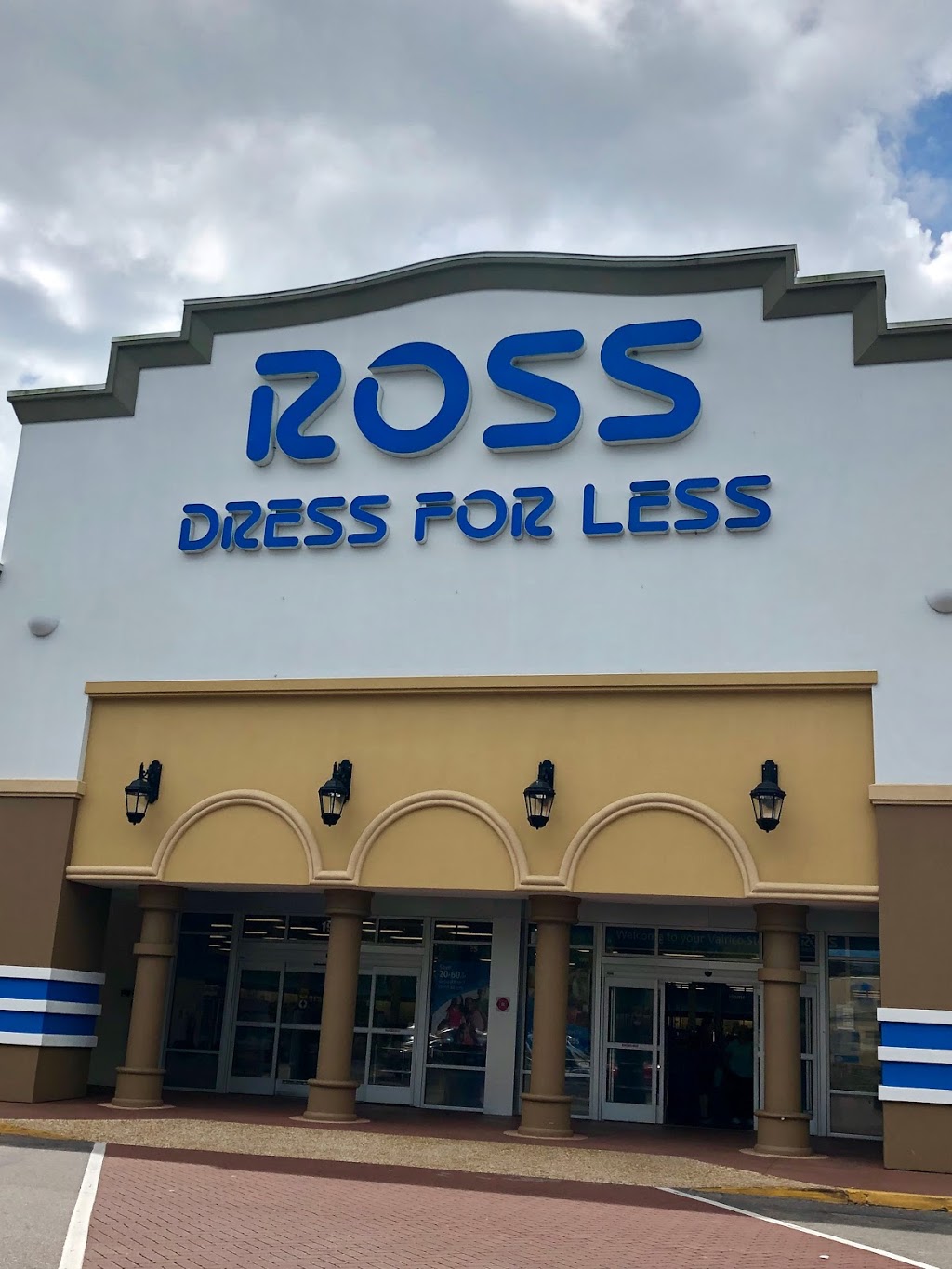 Ross Dress for Less | 1901 E State Rd. 60, Valrico, FL 33594, USA | Phone: (813) 684-1548