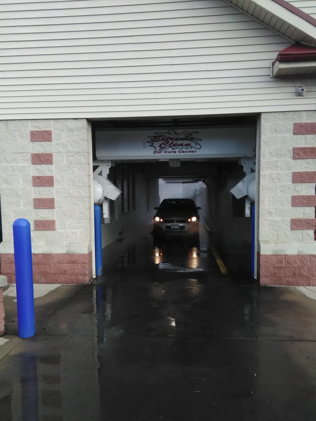 Extreme Clean Car Care Center | 33 East Turkeyfoot Lake Road, Akron, OH 44319, USA | Phone: (330) 786-2911