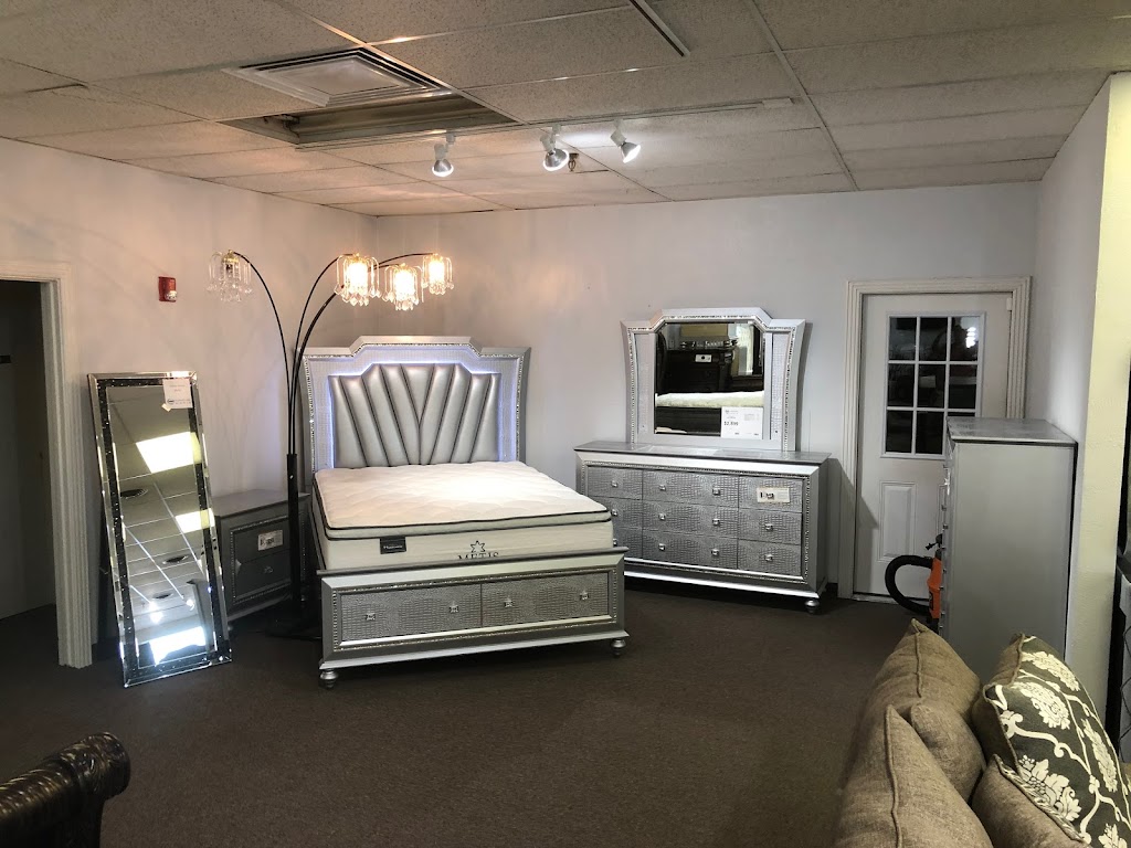 Furniture World | 10401 Harry Hines Blvd, Dallas, TX 75220, USA | Phone: (469) 436-3607