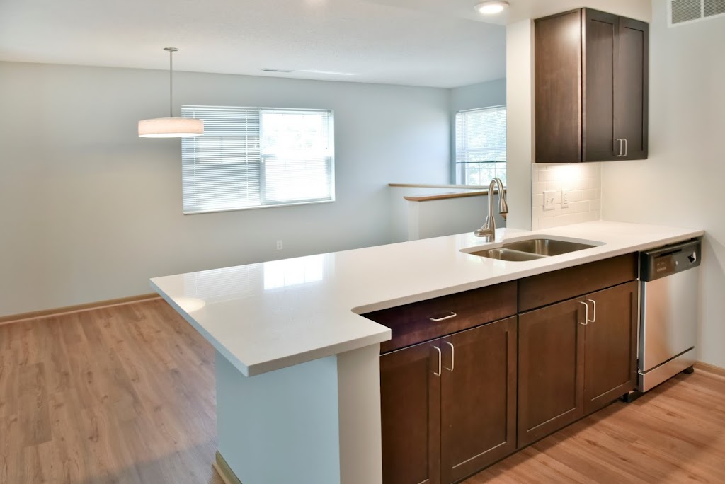 Cedar Pointe | 11229 Cedar Pointe Dr N, Minnetonka, MN 55305, USA | Phone: (952) 525-9800