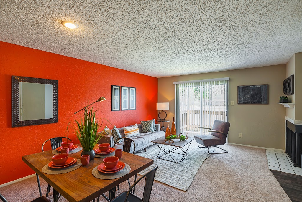 Oak Park by ARIUM Apartments | 1350 N Main St, Euless, TX 76039, USA | Phone: (817) 969-3285