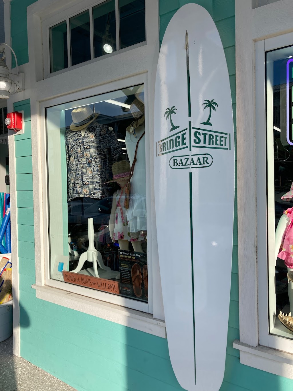 Bridge Street Bazaar | 107 Bridge St, Bradenton Beach, FL 34217, USA | Phone: (941) 778-3400