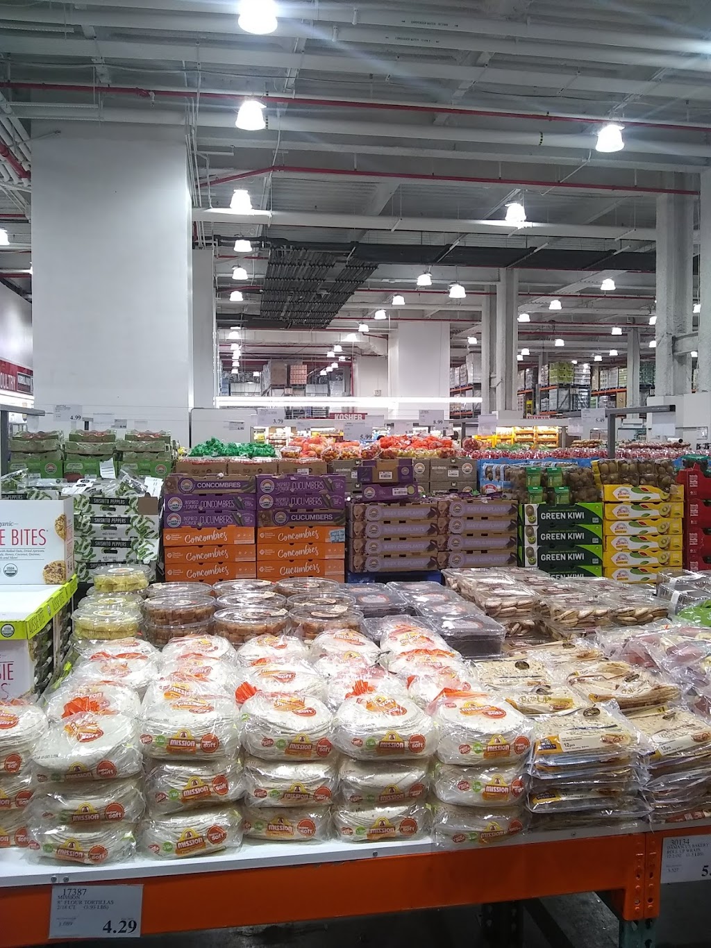 Costco Food Court | 517 E 117th St, New York, NY 10035, USA | Phone: (212) 896-5873