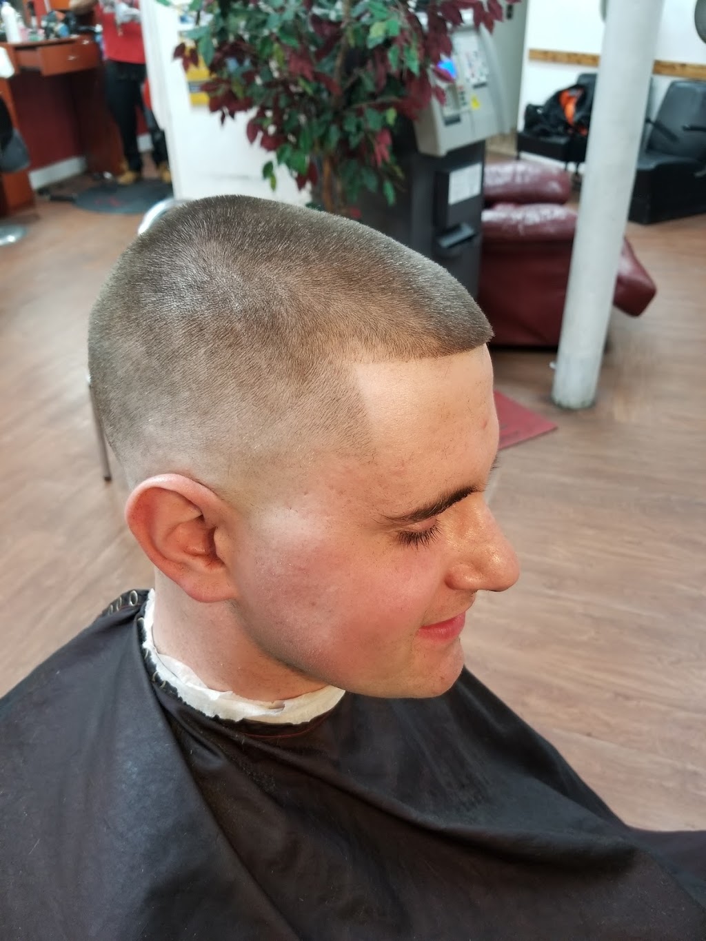 Hair Force 1 Stay Fresh Racine, WI | 1300 Grange Ave, Racine, WI 53405, USA | Phone: (262) 664-9896