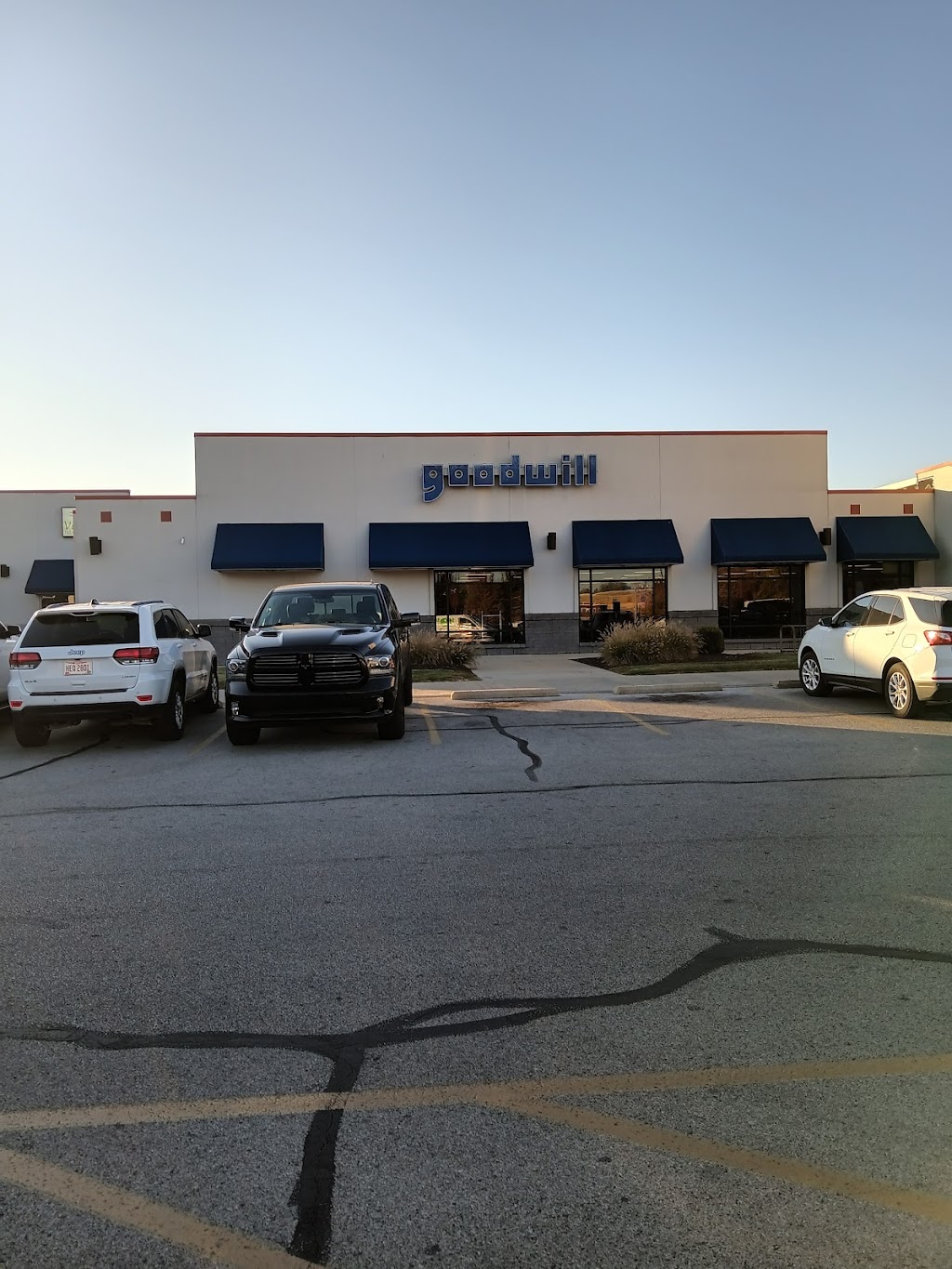 Goodwill Toledo | Deveaux Village Shopping Center, 2600 W Sylvania Ave #107, Toledo, OH 43613, USA | Phone: (419) 472-2606
