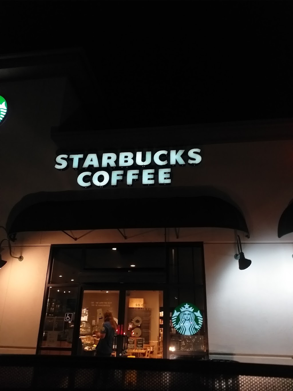 Starbucks | Riverpointe Plaza, 715 Harbor Pointe Pl, West Sacramento, CA 95605, USA | Phone: (916) 371-3524