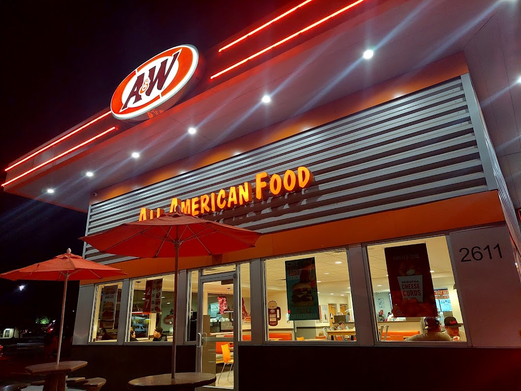 A&W Restaurant | 2611 S Mooney Blvd, Visalia, CA 93277, USA | Phone: (559) 733-4445