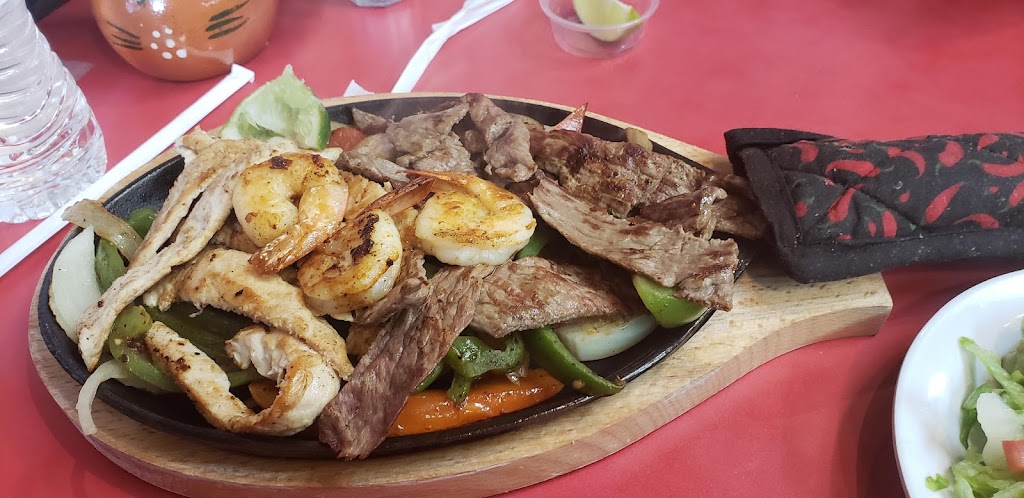 LA TLAXQUENITA | 218 New Castle Ave, New Castle, DE 19720, USA | Phone: (302) 575-1450