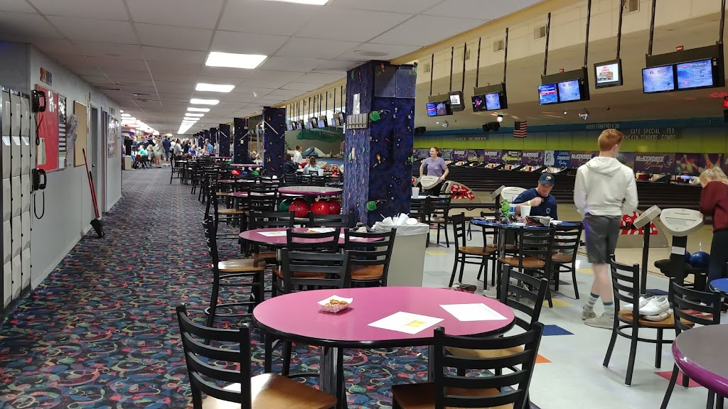 St. Clair Bowl | 5950 Old Collinsville Rd, Fairview Heights, IL 62208, USA | Phone: (618) 632-2400