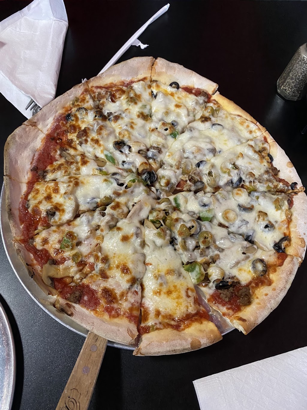 Commodores Pizza | 2008 Demarco Blvd, Hammond, LA 70403, USA | Phone: (985) 345-9726